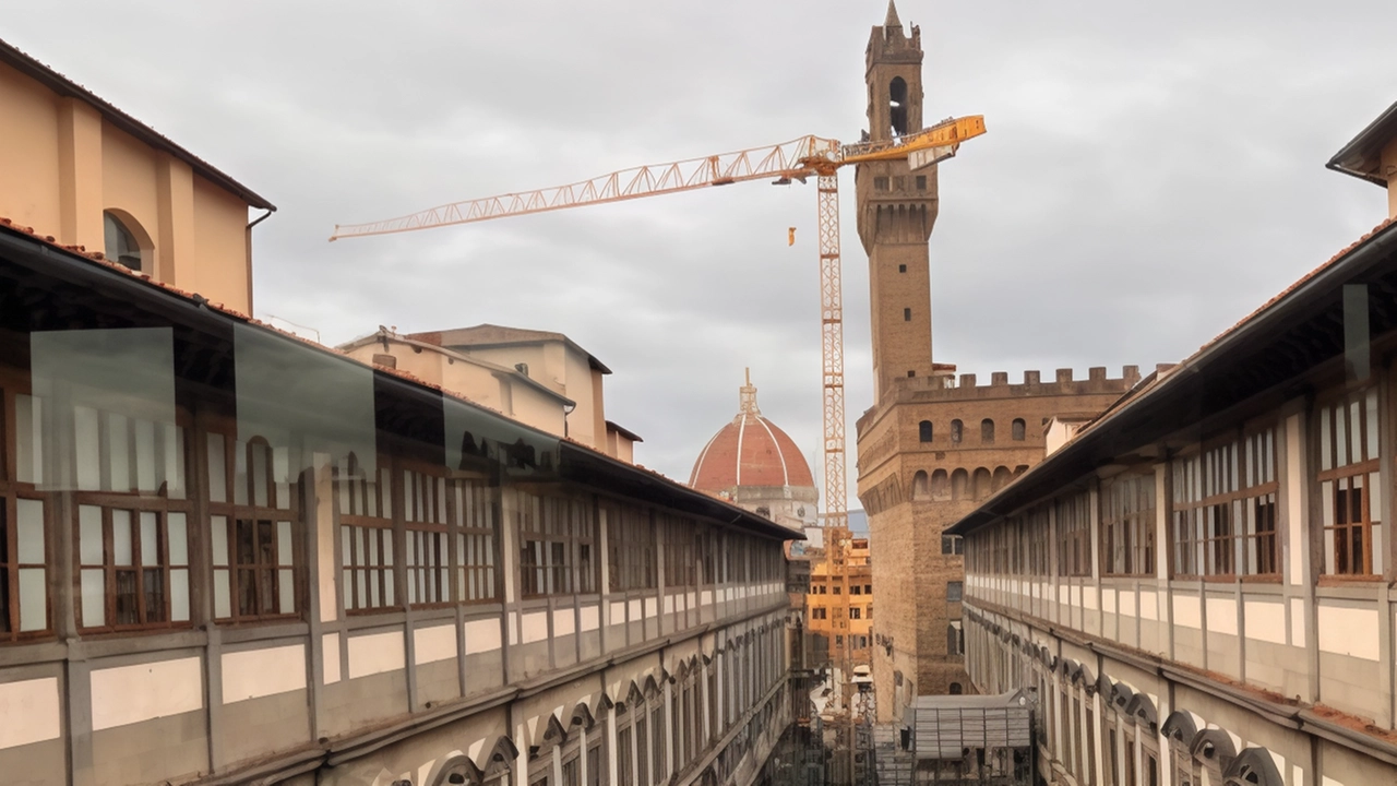 Domenica a mezzanotte l’arrivo nel piazzale di un mezzo da 200 tonnellate. Dall’alba il via allo smantellamento del grande braccio, è la fase più difficile. Domenica a mezzanotte l’arrivo nel piazzale di un mezzo da 200 tonnellate. Dall’alba il via allo smantellamento del grande braccio, è la fase più difficile.