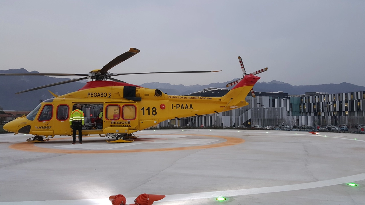 L'uomo è stato portato con l'elisoccorso Pegaso 3 in ospedale (foto di repertorio) L'uomo è stato portato con l'elisoccorso Pegaso 3 in ospedale (foto di repertorio)