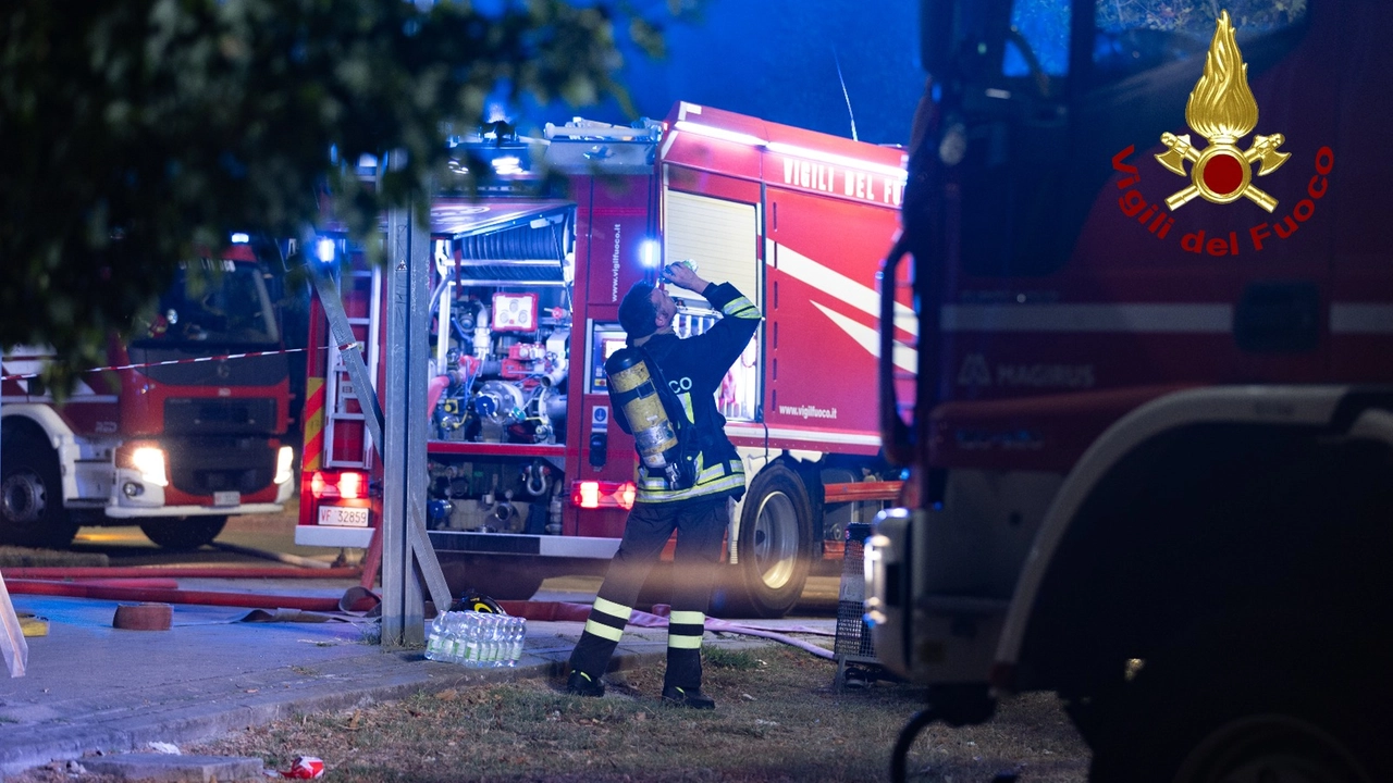 Firenze, a fuoco il tetto del Viper