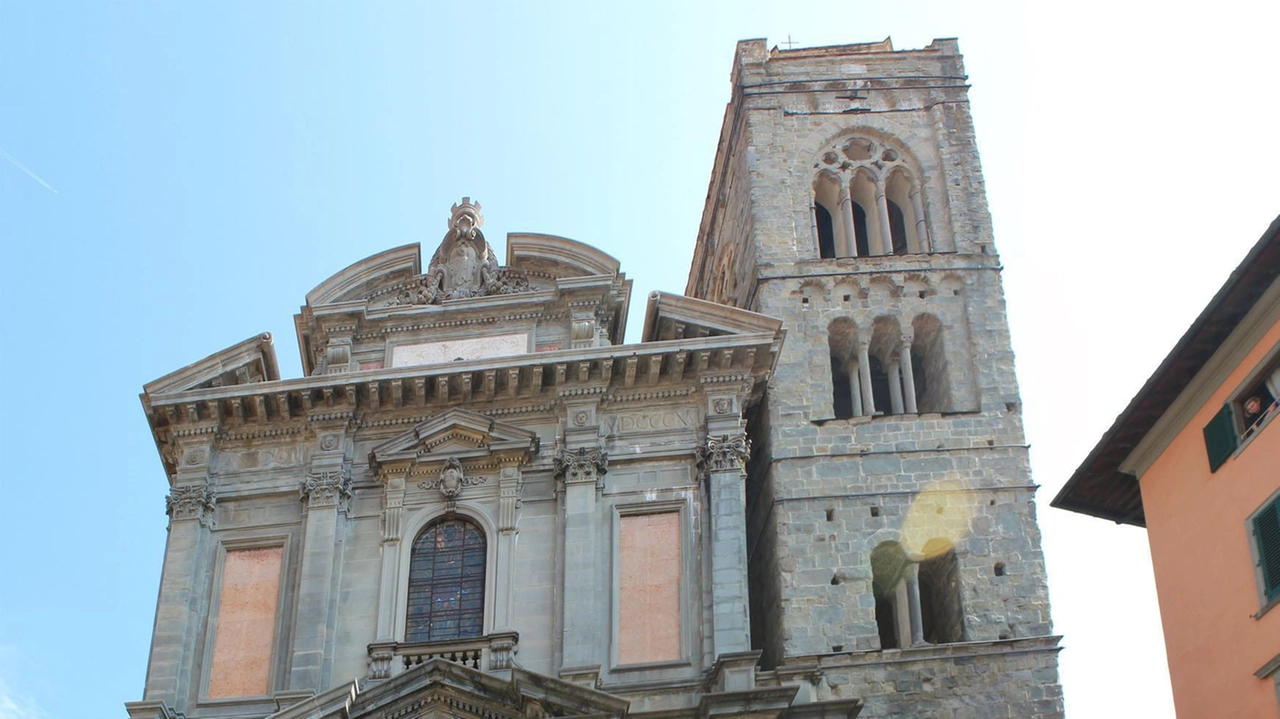 Piazza del Duomo è stata riaperta ed. è stata ripristinata la viabilità a doppio senso, come era prima dei lavori, con i parcheggi che sono tornati a disposizione in Piazza della Maddalena e non su via Cavour Piazza del Duomo è stata riaperta ed. è stata ripristinata la viabilità a doppio senso, come era prima dei lavori, con i parcheggi che sono tornati a disposizione in Piazza della Maddalena e non su via Cavour