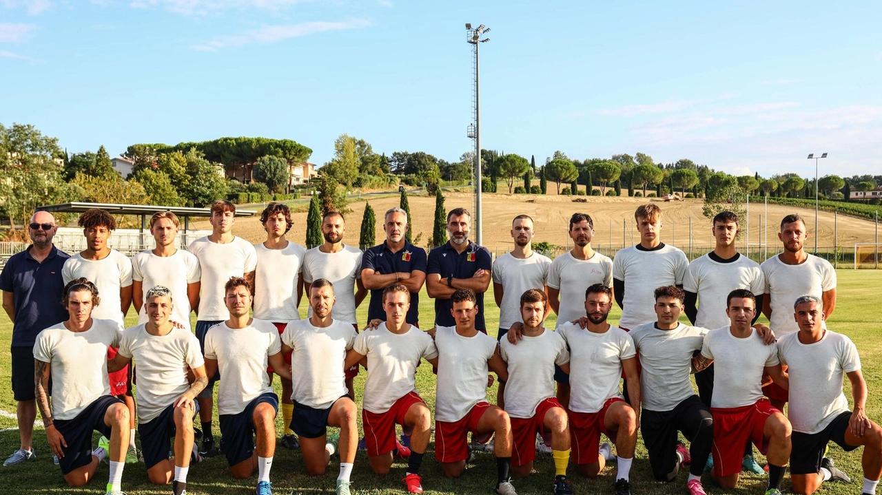 La squadra del Gambassi calcio che disputerà l’imminente campionato La squadra del Gambassi calcio che disputerà l’imminente campionato
