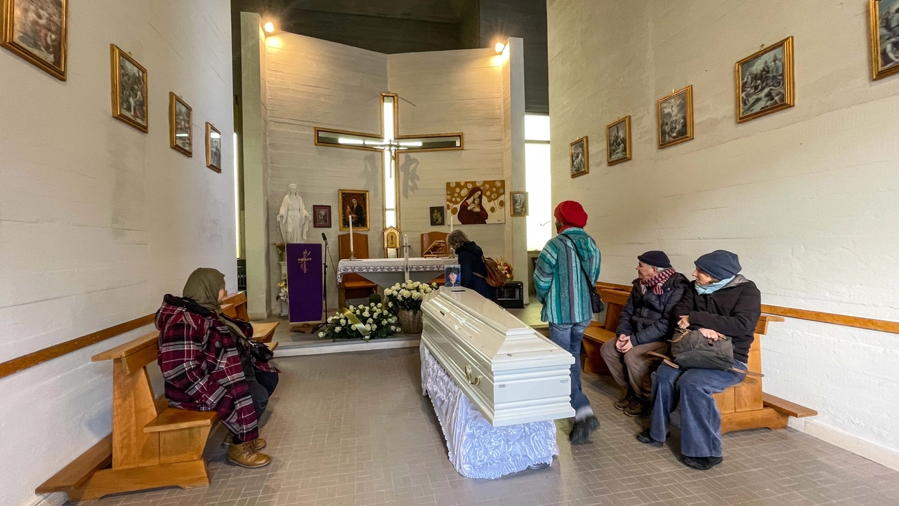La camera ardente del 17enne Maati Moubakir, accoltellato a morte a Campi Bisenzio (Gasperini/Fotocronache Germogli) La camera ardente del 17enne Maati Moubakir, accoltellato a morte a Campi Bisenzio (Gasperini/Fotocronache Germogli)