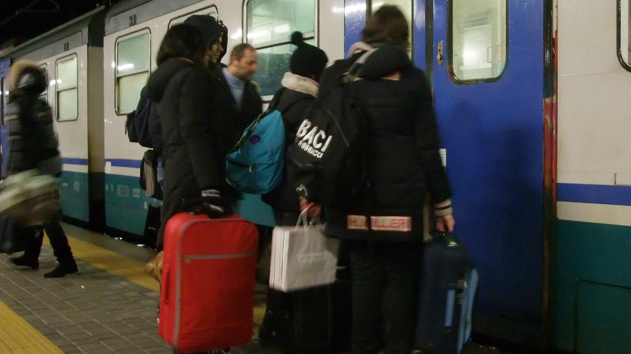 Altri disagi in arrivo per i pendolari lunigianesi con il nuovo orario ferroviario Altri disagi in arrivo per i pendolari lunigianesi con il nuovo orario ferroviario