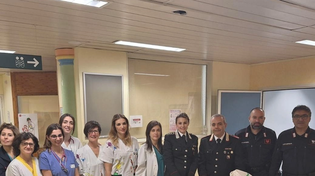 E’ stata una Befana speciale per l’ospedale di Campostaggia dove sono arrivati i Carabinieri che hanno portato regali ai reparti di Pediatria e Neonatologia a disposizione dei piccoli pazienti E’ stata una Befana speciale per l’ospedale di Campostaggia dove sono arrivati i Carabinieri che hanno portato regali ai reparti di Pediatria e Neonatologia a disposizione dei piccoli pazienti