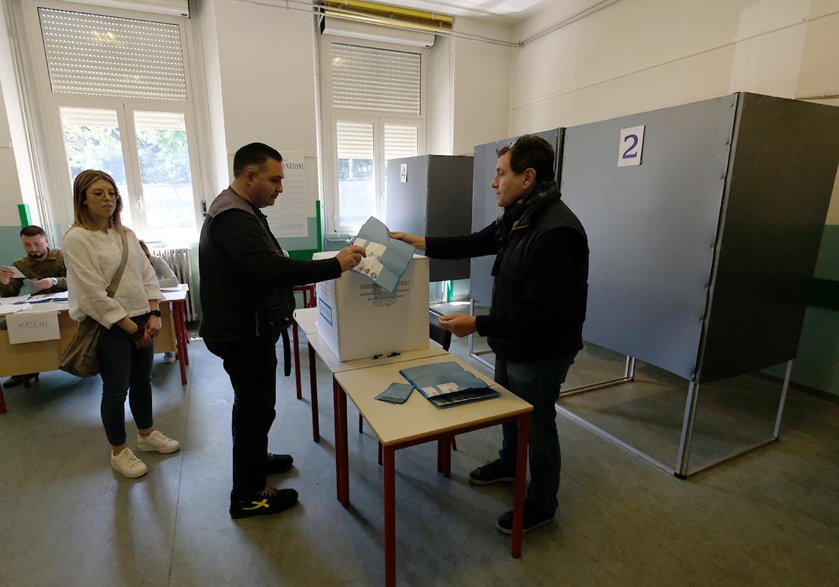 Pistoia, il voto di domenica e lunedì: 100 seggi per 5 referendum. Tutti i servizi e le informazioni Pistoia, il voto di domenica e lunedì: 100 seggi per 5 referendum. Tutti i servizi e le informazioni