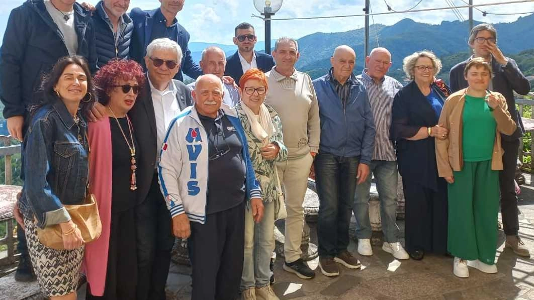 Per Enzo Spinatelli festa nel suo ristorante, che per oltre 40 anni è stato anche sede delle riunioni del gruppo Per Enzo Spinatelli festa nel suo ristorante, che per oltre 40 anni è stato anche sede delle riunioni del gruppo