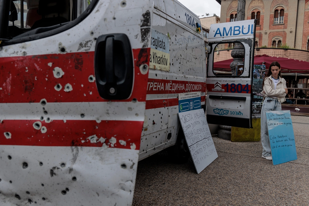 A Pisa l'ambulanza mitragliata nella regione ucraina di Kharkiv (foto di: Del Punta/Valtriani)