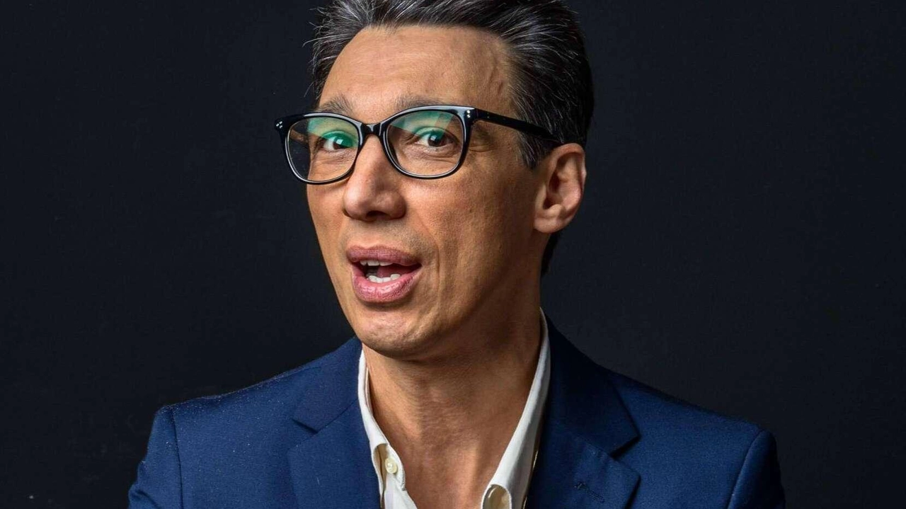 Stasera si terrà lo show "In concerto con Enzo". Omaggio al padre, indimenticato cantautore. Stasera si terrà lo show "In concerto con Enzo". Omaggio al padre, indimenticato cantautore.