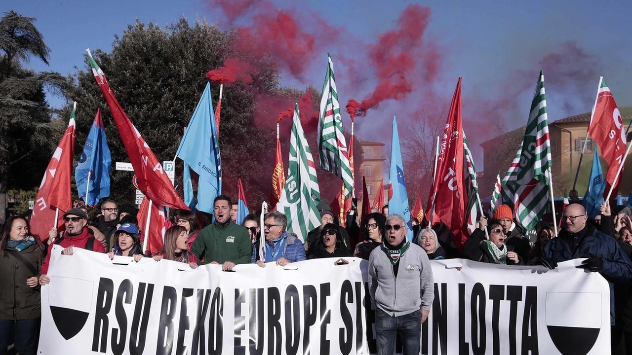 Una delle manifestazioni dei lavoratori del sito Beko di Siena Una delle manifestazioni dei lavoratori del sito Beko di Siena