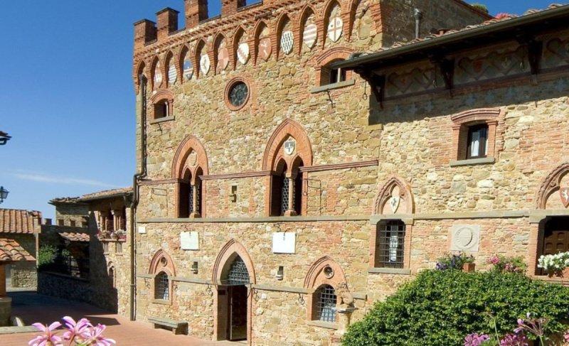 case di lusso boom di richieste in toscana
