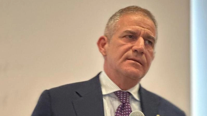 Francesco Macrì, presidente esecutivo di Estra, ha commentato: «. Proseguiremo con determinazione il percorso di aggregazione per dare vita alla nuova multiutility: un soggetto in grado di guidare, dal territorio, la transizione energetica» Francesco Macrì, presidente esecutivo di Estra, ha commentato: «. Proseguiremo con determinazione il percorso di aggregazione per dare vita alla nuova multiutility: un soggetto in grado di guidare, dal territorio, la transizione energetica»