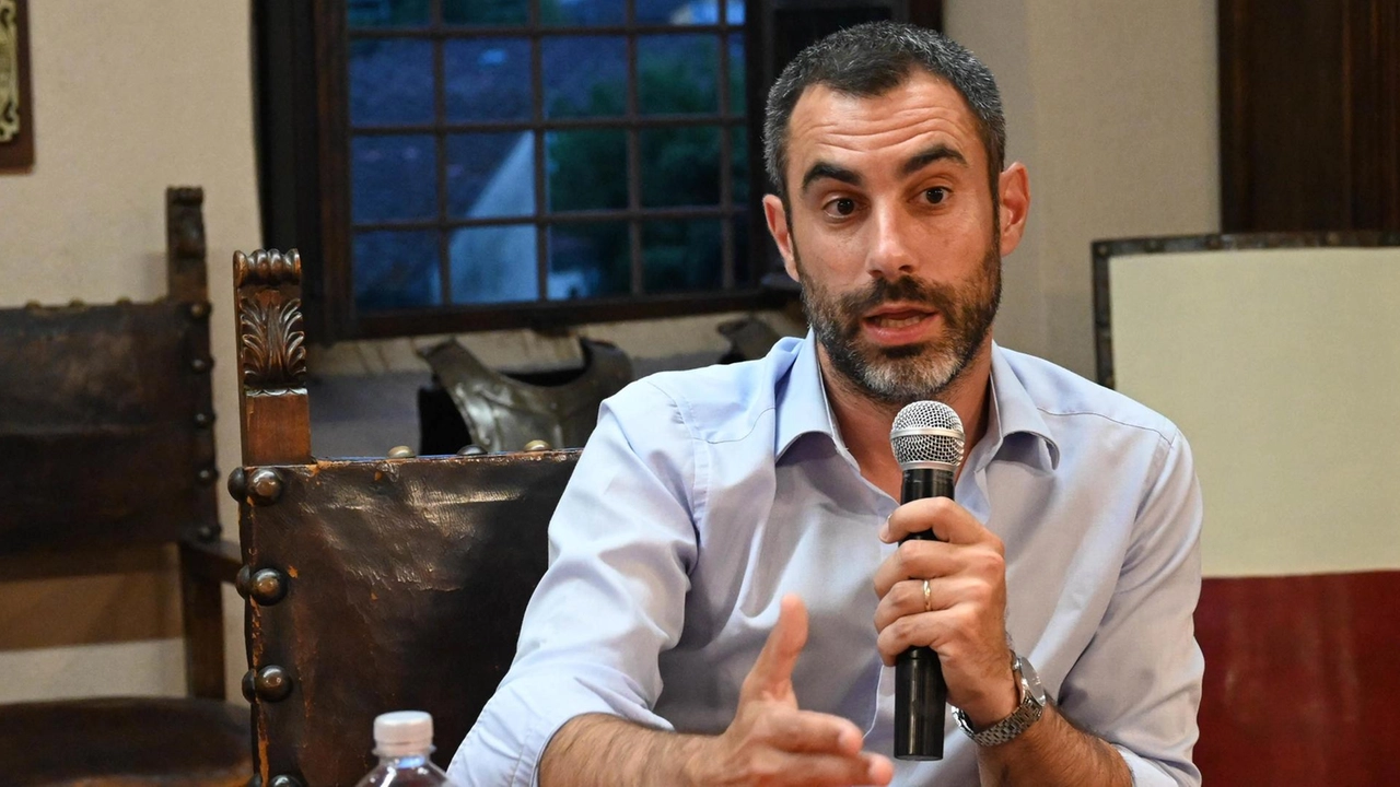 Le opposizioni attaccano l’amministrazione per la scelta di rinviare la seduta “E’ costata oltre 2mila euro di gettoni di presenza e straordinari degli uffici”. Le opposizioni attaccano l’amministrazione per la scelta di rinviare la seduta “E’ costata oltre 2mila euro di gettoni di presenza e straordinari degli uffici”.