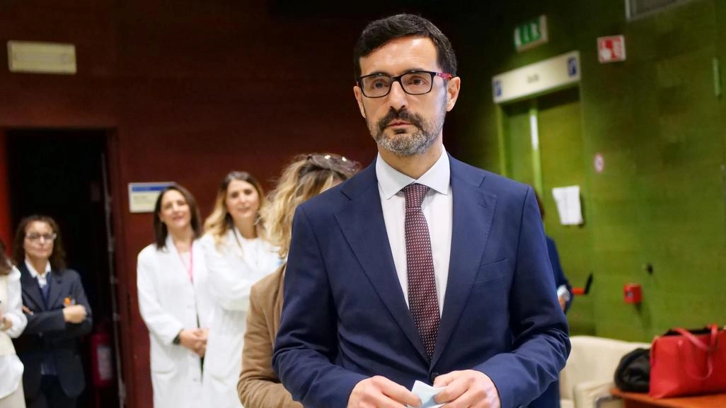 A maggio lancio del blocco operatorio, nell’emergenza divisione dei percorsi, centri in costruzione. Partono i bandi per i medici, progetto "zero code" per i prelievi. Stop alla fuga nelle altre regioni.