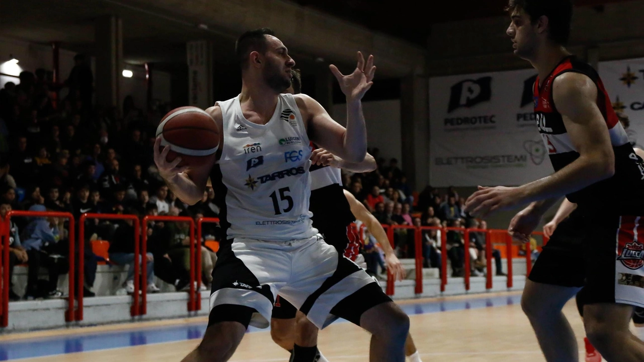 Lorenzo Fazio, pivot e capitano dello Spezia Basket Tarros Lorenzo Fazio, pivot e capitano dello Spezia Basket Tarros