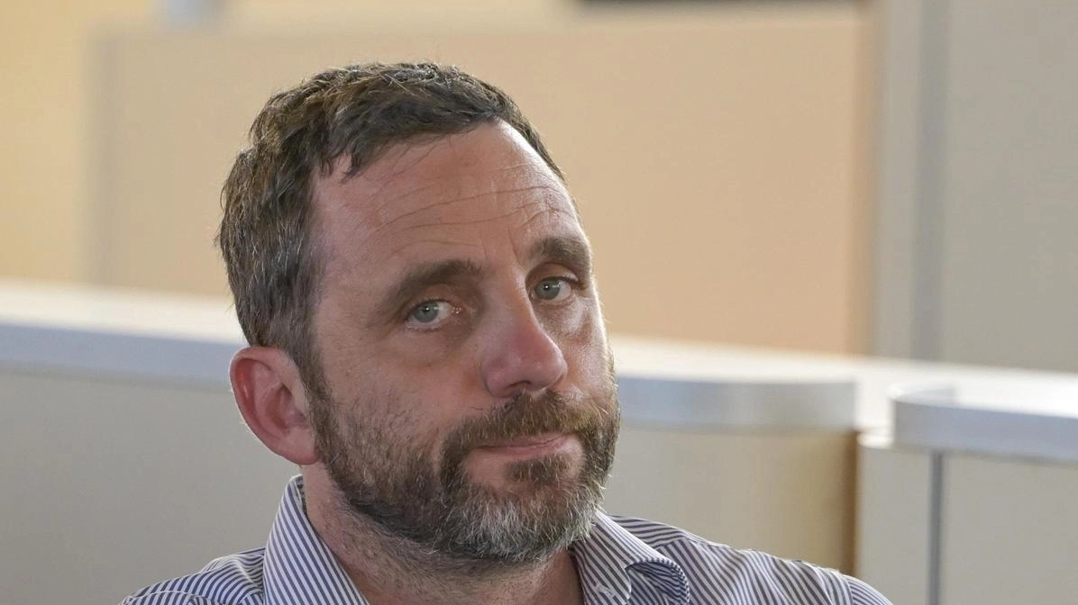 Il candidato in pectore arrabbiato per il ritardo nell’ufficializzazione. Coalizione in subbuglio con Forza Italia che punta i piedi contro la civica. E spunta il nome del generale ma FdI è netta: "Ipotesi fuori dai radar". Il candidato in pectore arrabbiato per il ritardo nell’ufficializzazione. Coalizione in subbuglio con Forza Italia che punta i piedi contro la civica. E spunta il nome del generale ma FdI è netta: "Ipotesi fuori dai radar".