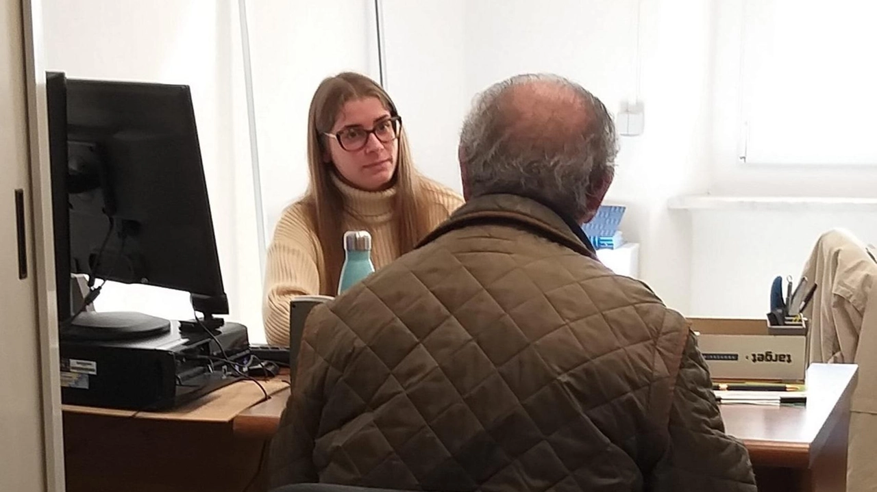 Uno degli sportelli della «Bottega della salute». Tra i servizi per i cittadini ci sono l’attivazione dell’identità digitale (Spid) o la prenotazioni di esami e visite mediche Uno degli sportelli della «Bottega della salute». Tra i servizi per i cittadini ci sono l’attivazione dell’identità digitale (Spid) o la prenotazioni di esami e visite mediche