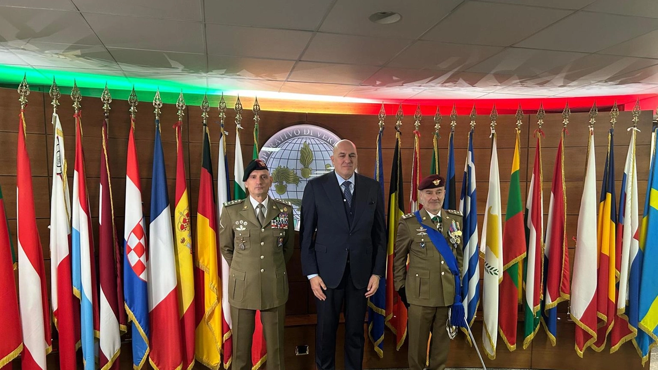 Gruppo di coordinamento affidato ai vertici militari Gruppo di coordinamento affidato ai vertici militari