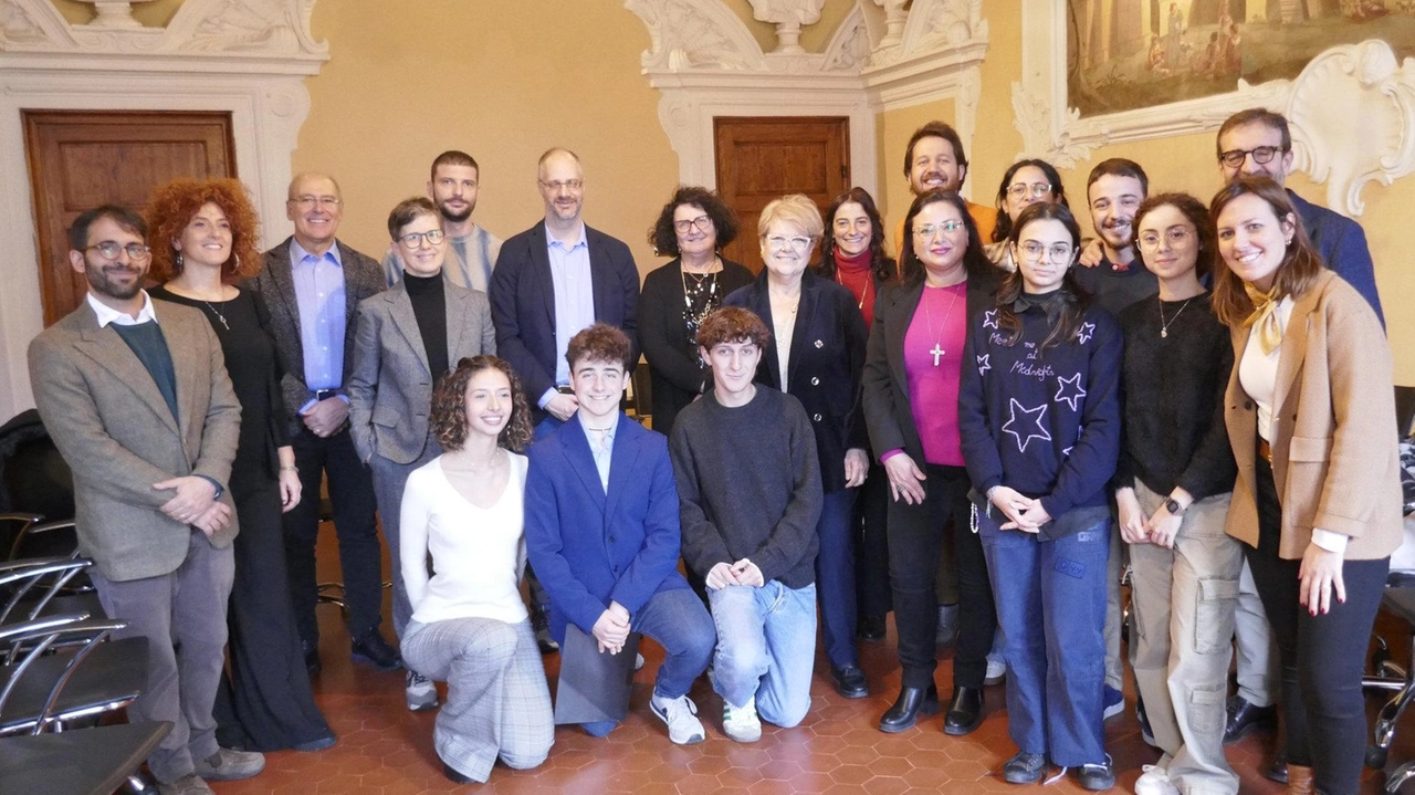 Fondazione CariPrato, auguri alla città attraverso la testimonianza dei giovani. Presenti anche gli studenti del Livi. Progetto "Quarto Anno", bando aperto. Fondazione CariPrato, auguri alla città attraverso la testimonianza dei giovani. Presenti anche gli studenti del Livi. Progetto "Quarto Anno", bando aperto.