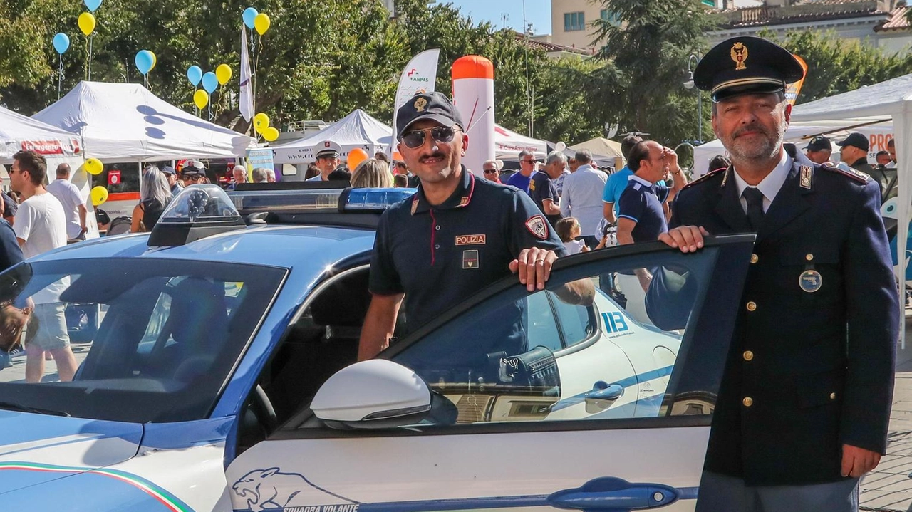 L’intervento della Polizia e di una guardia venatoria. L’animale affidato all’Asl. L’intervento della Polizia e di una guardia venatoria. L’animale affidato all’Asl.