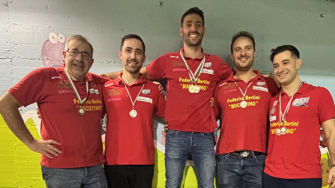 Alcuni nuotatori del Csi nuoto Prato che ha partecipato alla venticinquesima edizione del «Meeting città di Livorno»