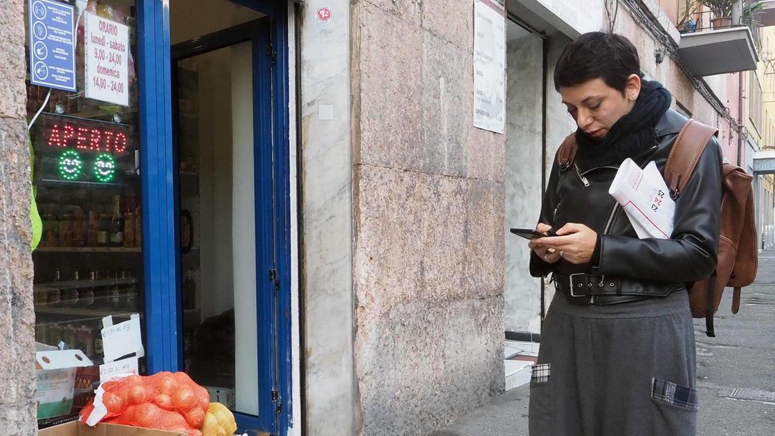 https://www.lanazione.it/image-service/view/acePublic/alias/contentid/OTQ2YjE4MjItY2JkZi00/0/viaggio-nei-minimarket-storie-di-sacrifici-e-difficolta-dietro-ai-banconi-del-centro.jpeg?f=16:9&w=1200&h=630