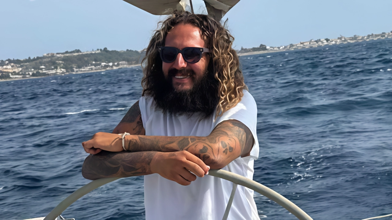 Emilio Antonino, proprietario di un bar in via Gioberti e skipper con esperienza è pronto a imbarcarsi: "C’è bisogno di capitani, voglio fare la mia parte". Emilio Antonino, proprietario di un bar in via Gioberti e skipper con esperienza è pronto a imbarcarsi: "C’è bisogno di capitani, voglio fare la mia parte".