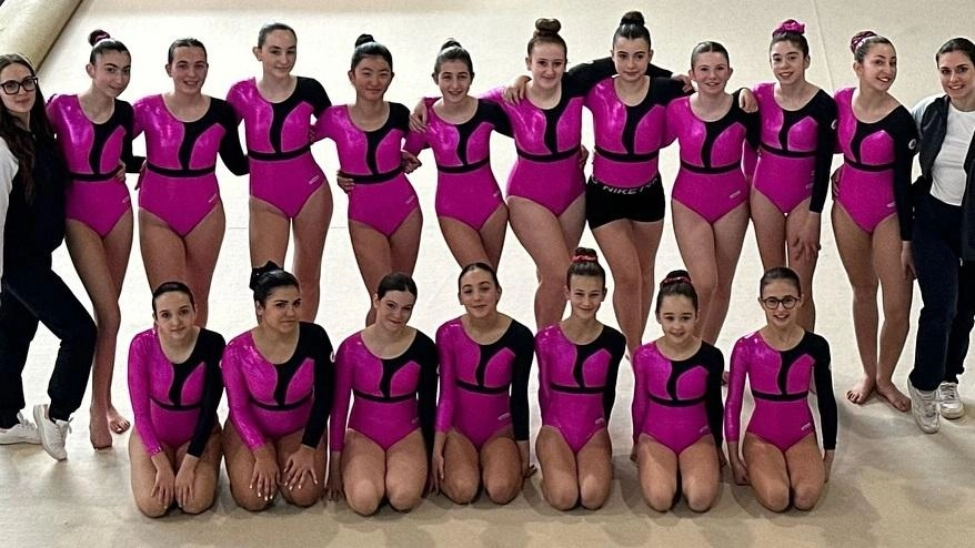 Le ragazze dell’Arcobaleno in gara a Montevarchi insieme allo staff tecnico