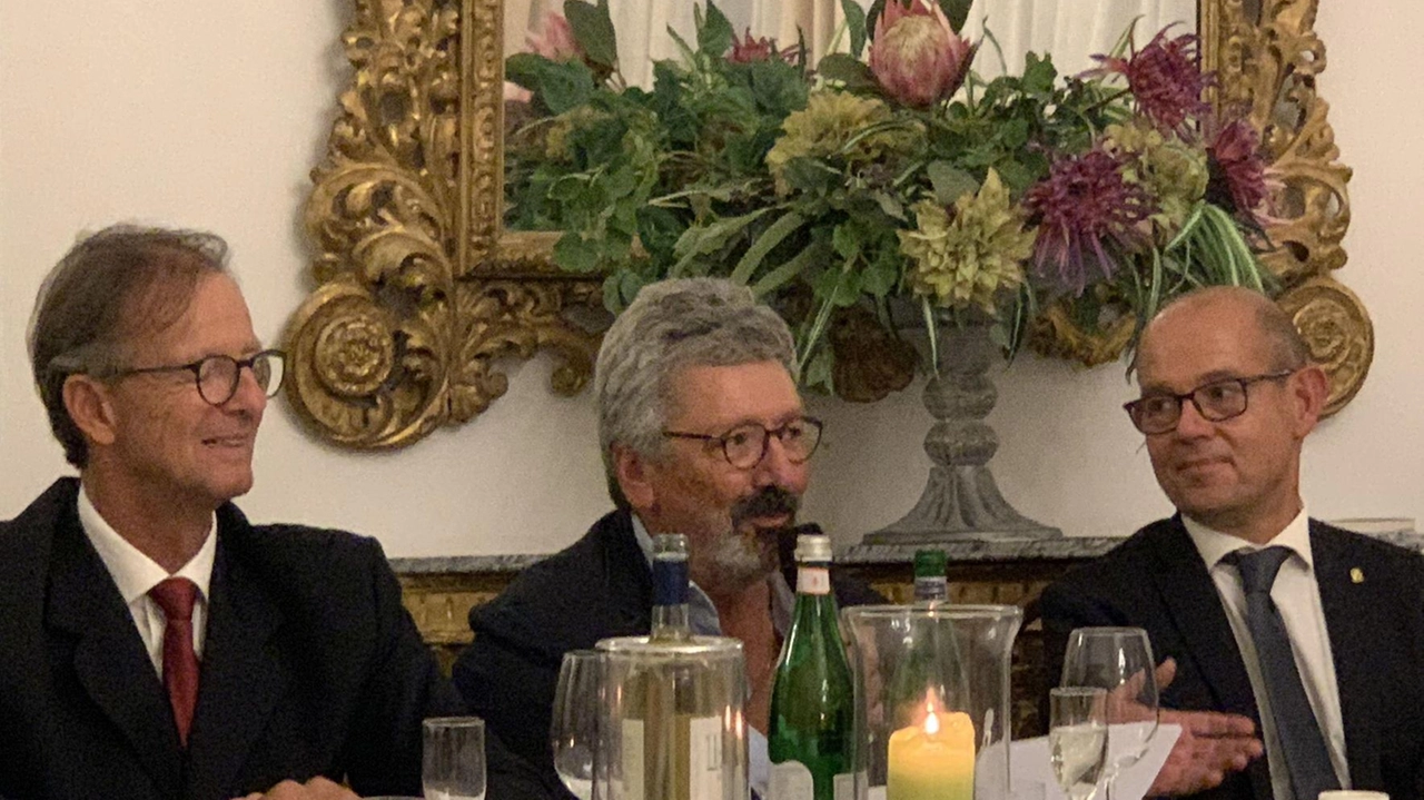 Da sinistra l’avvocato Giorgio Paolini, il sostituto procuratore dottor Domenico Manzione e l’avvocato Diego Bonini presidente del Rotary Club Da sinistra l’avvocato Giorgio Paolini, il sostituto procuratore dottor Domenico Manzione e l’avvocato Diego Bonini presidente del Rotary Club