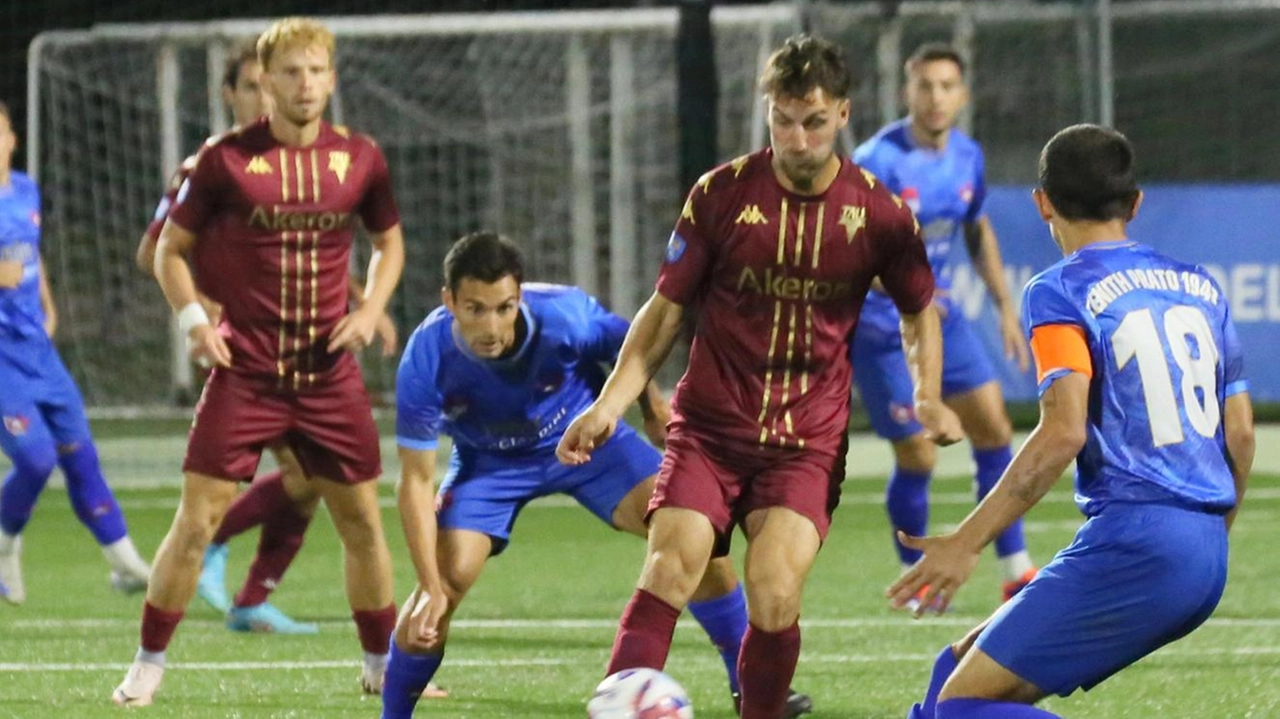 La formazione dei migliori undici giocatori del weekend di serie D (Girone D) vede protagonisti come Fresia, Cuomo e Gonzi, con mister Venturi alla guida. Performances di spicco di Macrì, Deme e Mauri. La formazione dei migliori undici giocatori del weekend di serie D (Girone D) vede protagonisti come Fresia, Cuomo e Gonzi, con mister Venturi alla guida. Performances di spicco di Macrì, Deme e Mauri.