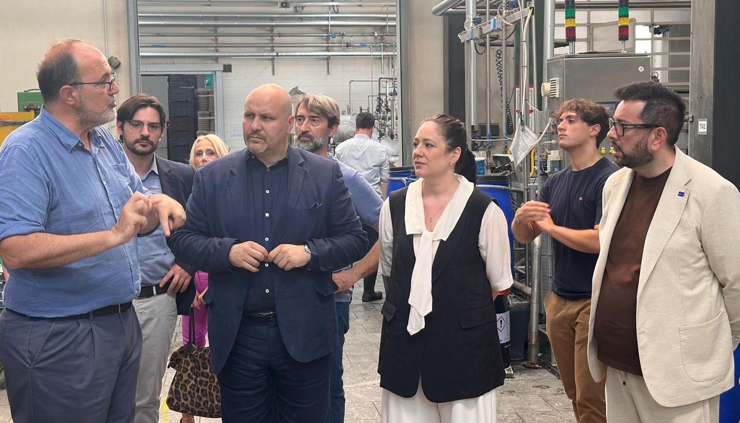 https://www.lanazione.it/image-service/view/acePublic/alias/contentid/OTQxOTU0OTYtM2MwMy00/0/roma-studia-prato-i-tecnici-del-ministero-a-confronto-con-le-imprese.jpeg