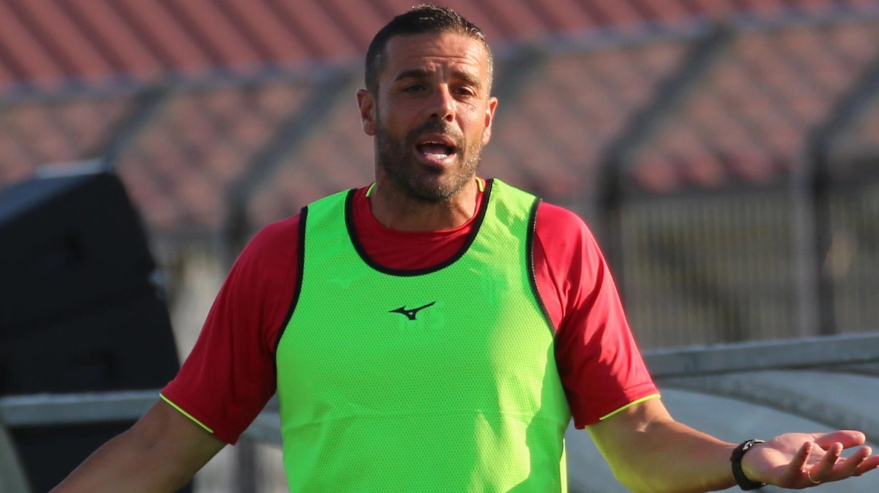 La Pianese tornerà ad allenarsi oggi pomeriggio dopo la domenica libera concessa da mister Fabio Prosperi (nella foto) all’indomani... La Pianese tornerà ad allenarsi oggi pomeriggio dopo la domenica libera concessa da mister Fabio Prosperi (nella foto) all’indomani...