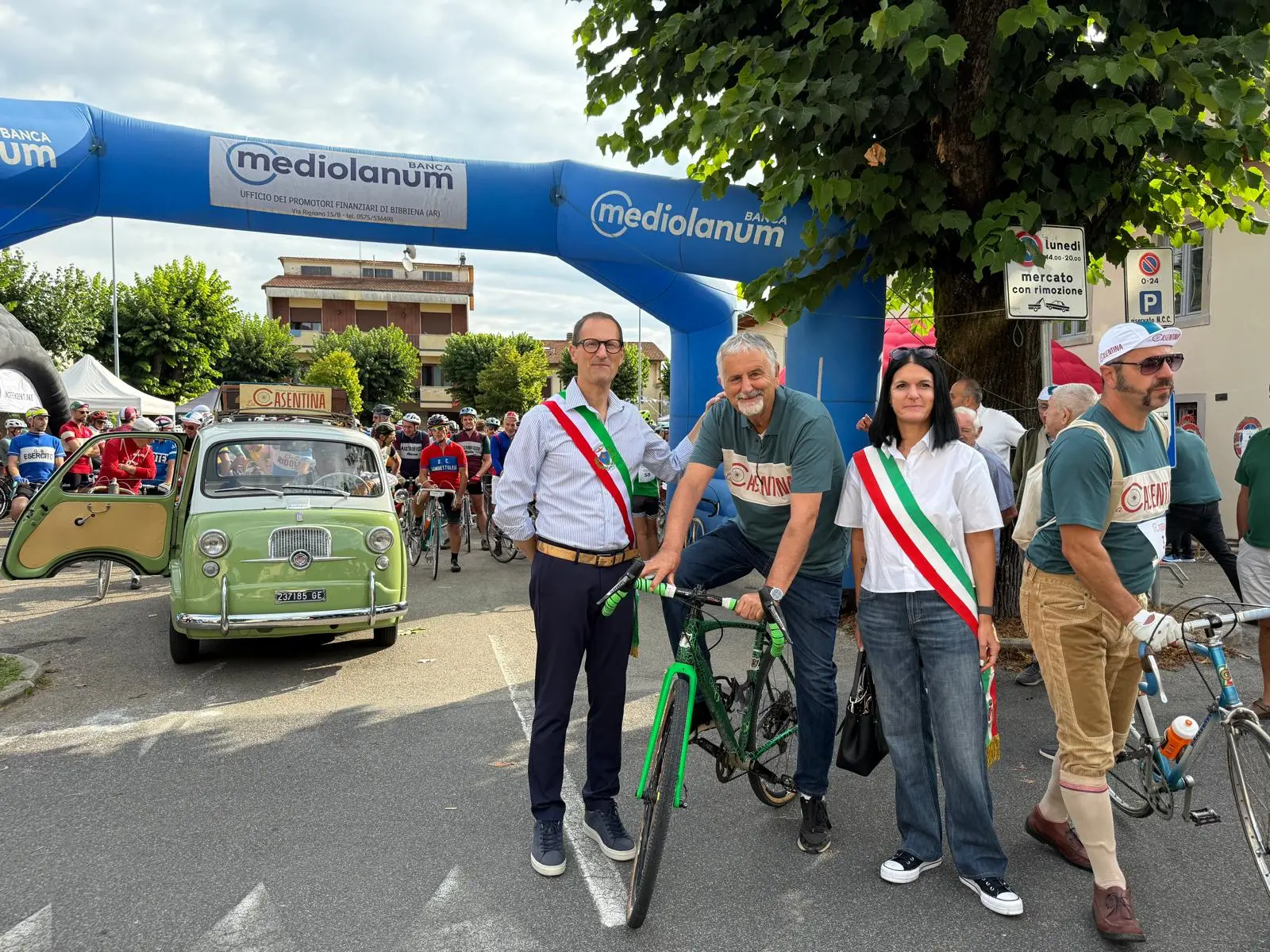 La prima cicloturistica del Casentino è partita con piu' di 300 iscritti