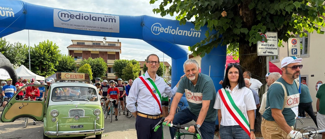 La prima cicloturistica del Casentino è partita con piu' di 300 iscritti