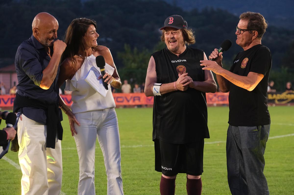 Partita del cuore, vince la solidarietà: una parata di vip in campo al Lunezia. Raccolti 40mila euro Partita del cuore, vince la solidarietà: una parata di vip in campo al Lunezia. Raccolti 40mila euro