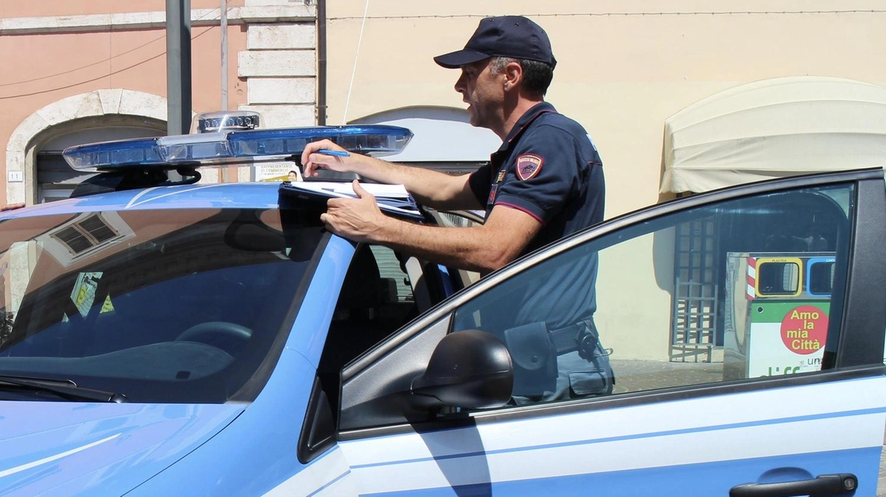 La polizia è intervenuta per le indagini sul luogo del litigio La polizia è intervenuta per le indagini sul luogo del litigio