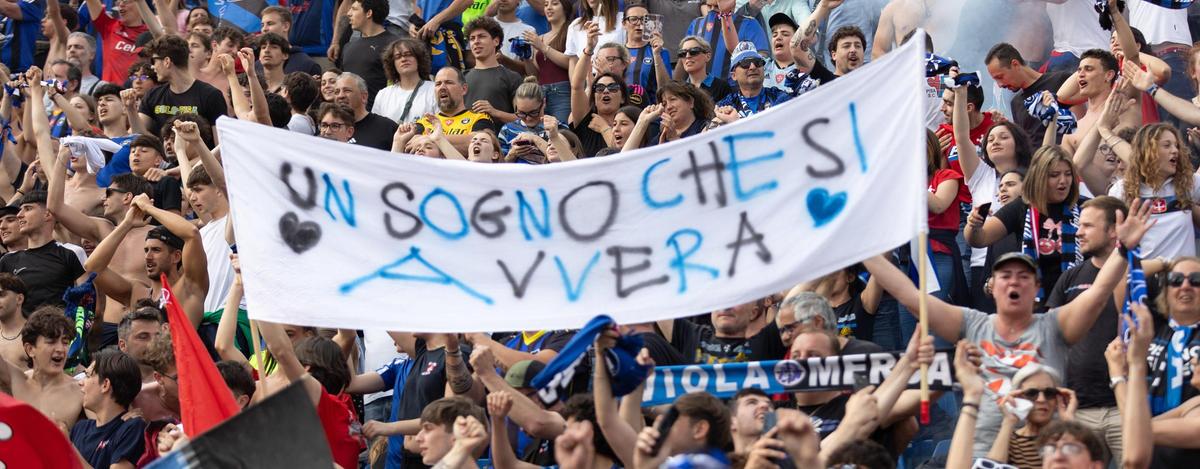 "Il mio cuore diviso tra fede e amore" "Il mio cuore diviso tra fede e amore"