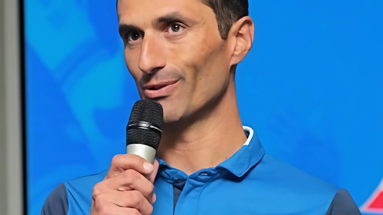CASTIGLION FIORENTINO Domenica la Federazione ciclistica italiana sarà chiamata ad eleggere il suo presidente. Tre i candidati: l’attuale presidente Cordiano Dagnoni,... CASTIGLION FIORENTINO Domenica la Federazione ciclistica italiana sarà chiamata ad eleggere il suo presidente. Tre i candidati: l’attuale presidente Cordiano Dagnoni,...