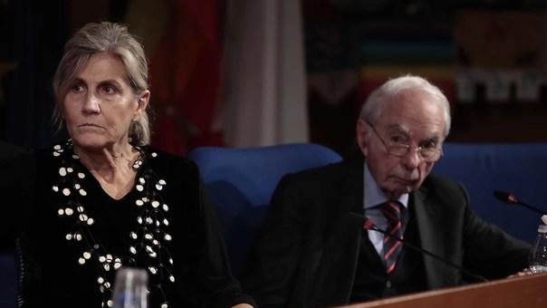 L’ex presidente della Corte Costituzionale, Giuliano Amato, con la giornalista Donatella Stasio all’Università per gli Stranieri L’ex presidente della Corte Costituzionale, Giuliano Amato, con la giornalista Donatella Stasio all’Università per gli Stranieri