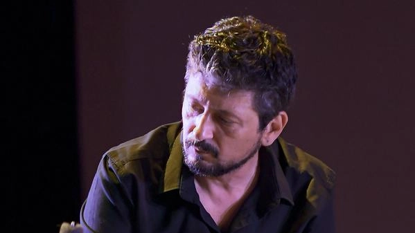 Domani il ritmo del flamenco in piazza a Istia d’Ombrone, per la rassegna Musci&Wine, a sinistra il batterista Paolo Monaldi che suonerà con Carlos Piñana