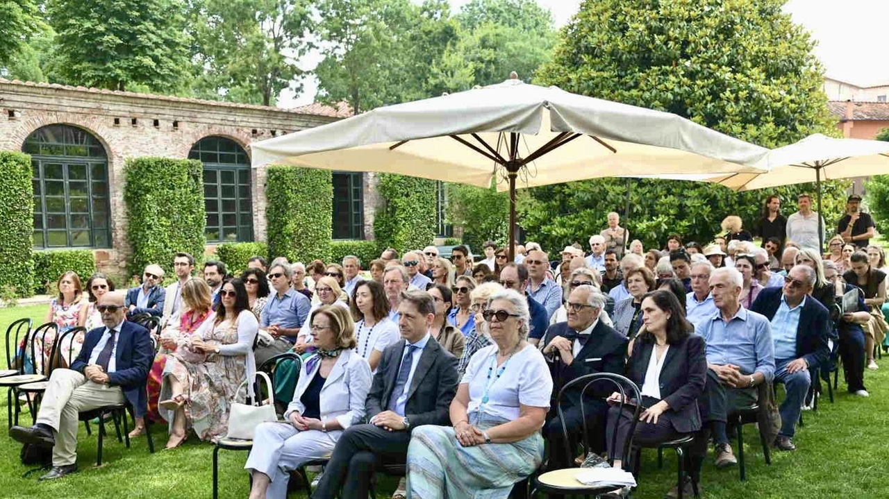 Ieri mattina apertura ufficiale nell’ambito della rassegna nazionale "Appuntamento in Giardino". Presentati alle autorità i lavori che hanno reso più bello e più moderno lo spazio interno al palazzo.