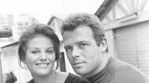 L’attore Renato Salvatori assieme a Claudia Cardinale L’attore Renato Salvatori assieme a Claudia Cardinale