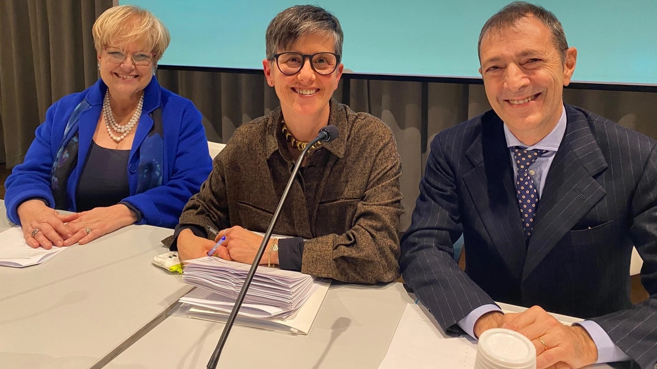 La presidente Toccafondi,. la segretaria Spadoni e il presidente assemblea Pica Alfieri