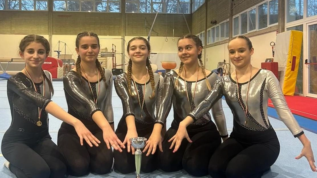 Medaglia d’argento per le giovani della categoria Junio-Senior Medaglia d’argento per le giovani della categoria Junio-Senior