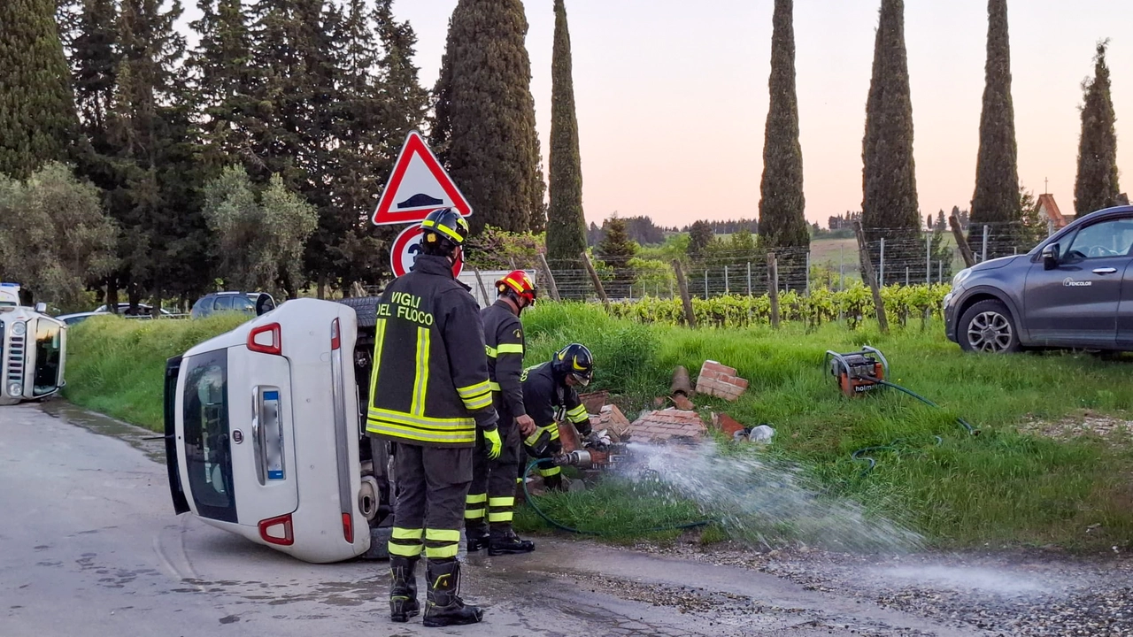 I soccorsi sul luogo dell'incidente (foto Germogli)