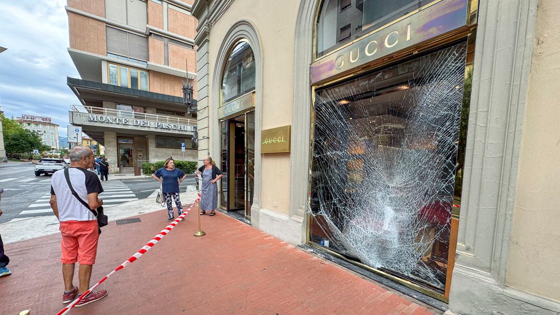 Ladri all’assalto della boutique di Gucci, via borse di lusso e accessori Ladri all’assalto della boutique di Gucci, via borse di lusso e accessori
