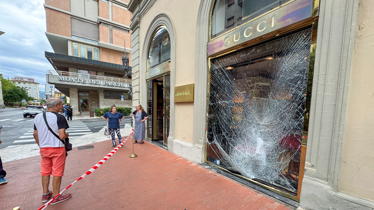 Ladri all’assalto della boutique di Gucci, via borse di lusso e accessori