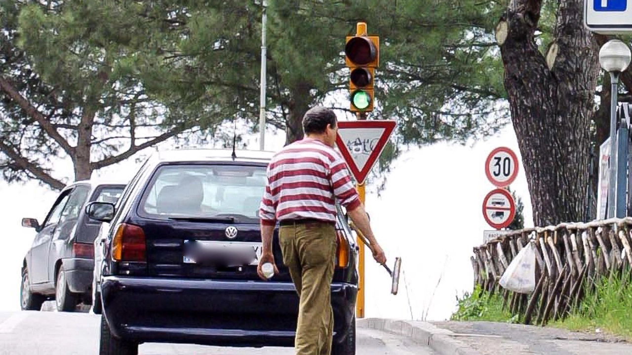Niente più multe da 100 euro per ‘spingitori di carrelli’ e. lavavetri Niente più multe da 100 euro per ‘spingitori di carrelli’ e. lavavetri