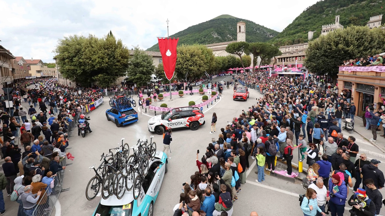 La partenza della corsa a Gubbio (Foto Gavirati) La partenza della corsa a Gubbio (Foto Gavirati)