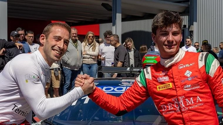 E’ iniziato con un ottimo terzo posto, al leggendario autodromo Pietro Taruffi di Vallelunga, il campionato Italiano Gran Turismo Sprint... E’ iniziato con un ottimo terzo posto, al leggendario autodromo Pietro Taruffi di Vallelunga, il campionato Italiano Gran Turismo Sprint...