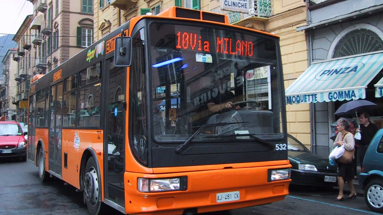 Un autobus in servizio alla Spezia (Foto di repertorio) Un autobus in servizio alla Spezia (Foto di repertorio)